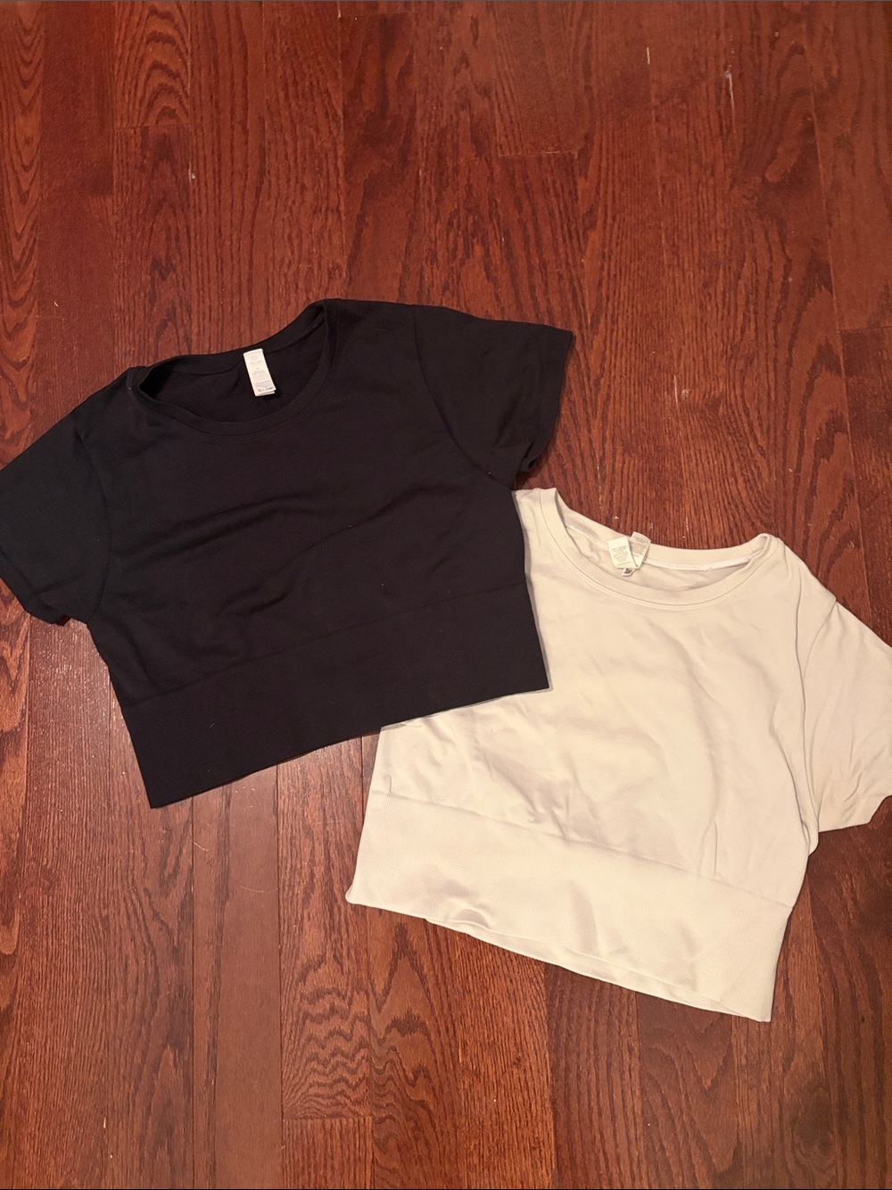 Aerie 2 Pack of Short Sleeve Workout Crop Tops - Black and Cream